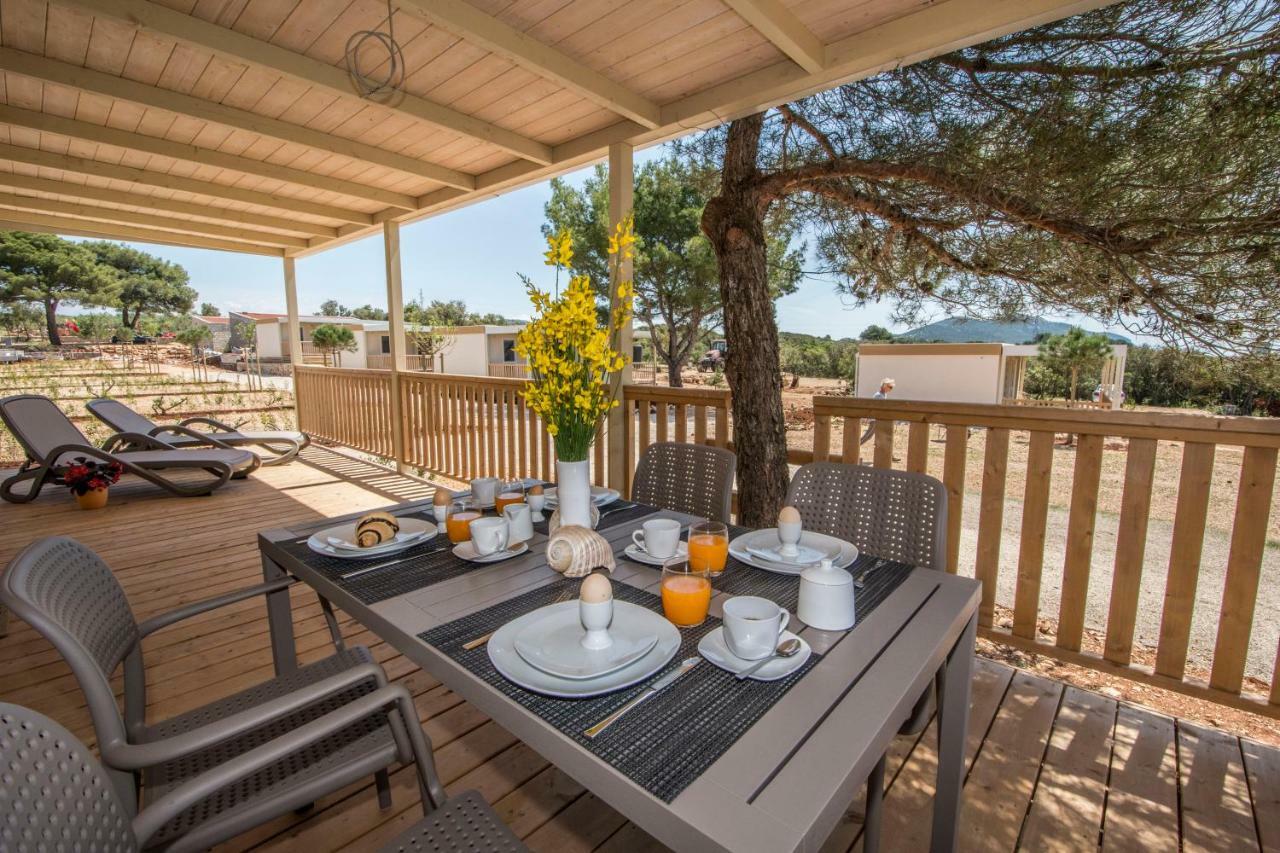 Mobile Homes At Camping Ugljan Resort Ngoại thất bức ảnh